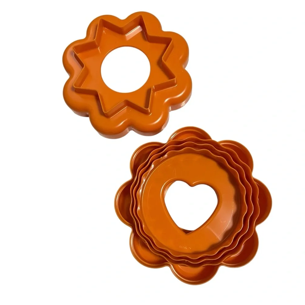Tupperware Vintage 5-piece Orange Nesting Flower Cookie Cutter Set 1654 - 1658